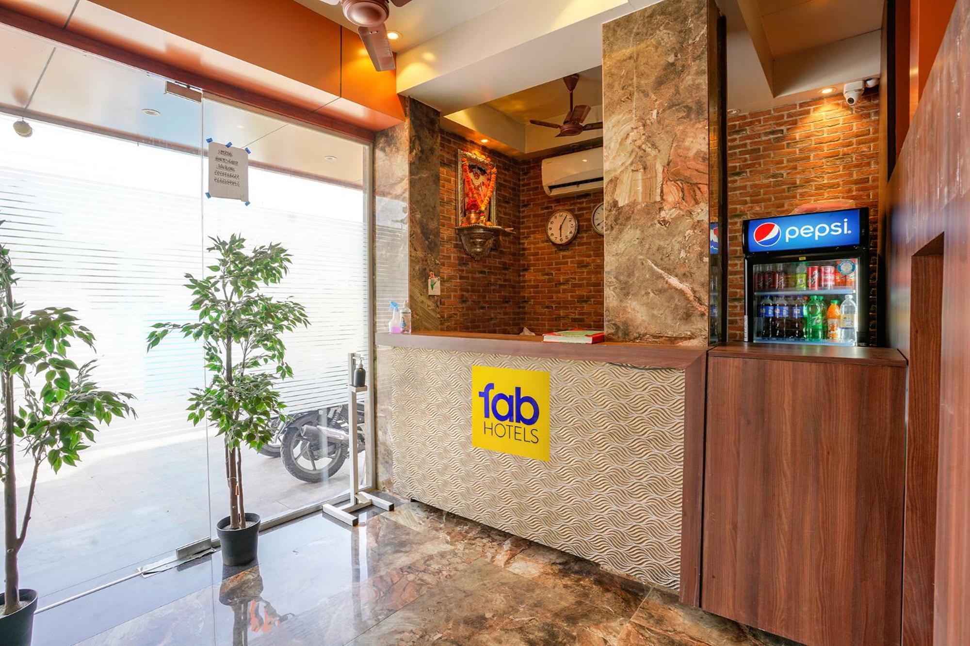 Fabexpress Super 7 Inn - Nr Rabale Station Nova Bombaim Exterior foto